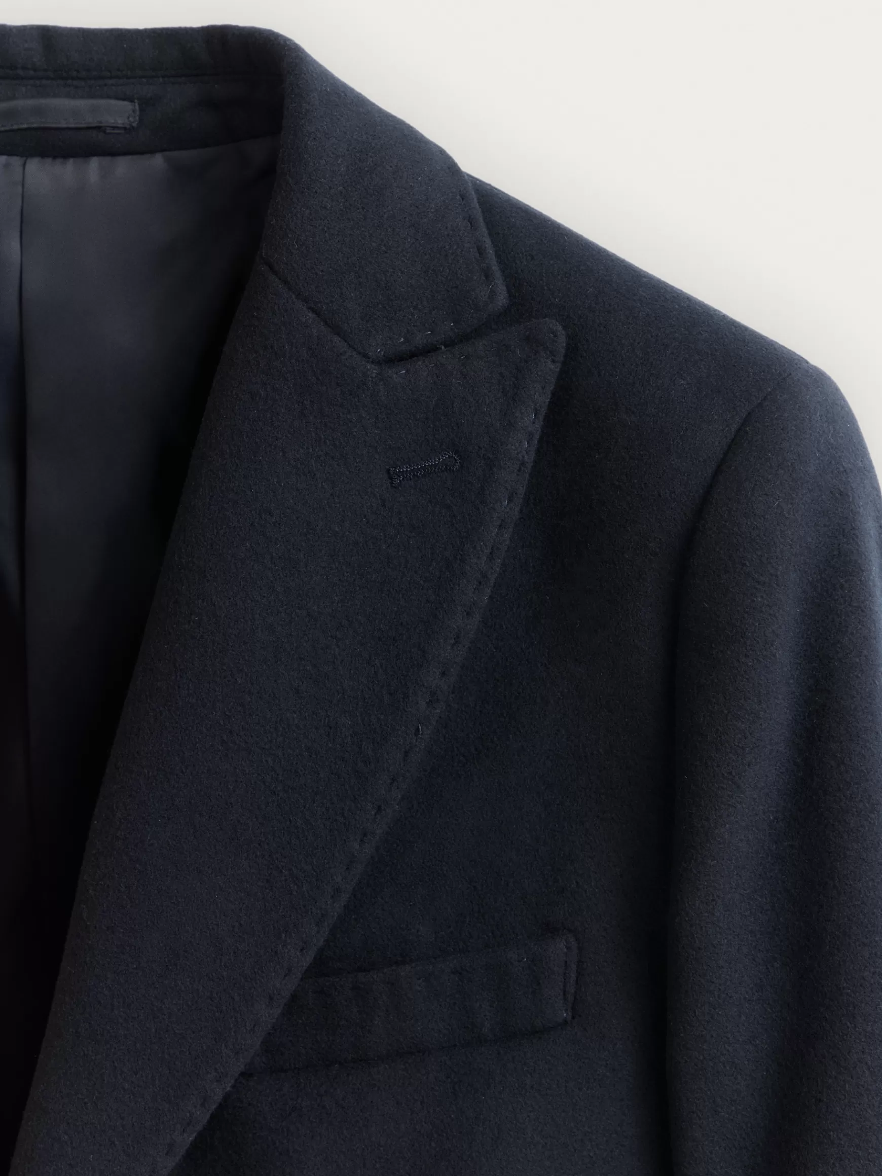 Elegante Cappotto Uomo Alvaro Moreno | Giacca Invernale in Lana Merino, Design Moderno con Bottoni Artigianali - Nero Classico per Stagione Fredda
