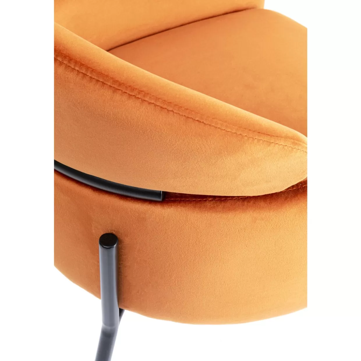 Poltrona Alexia con braccioli – Rivestimento in velluto arancione vibrante | Design contemporaneo da KARE