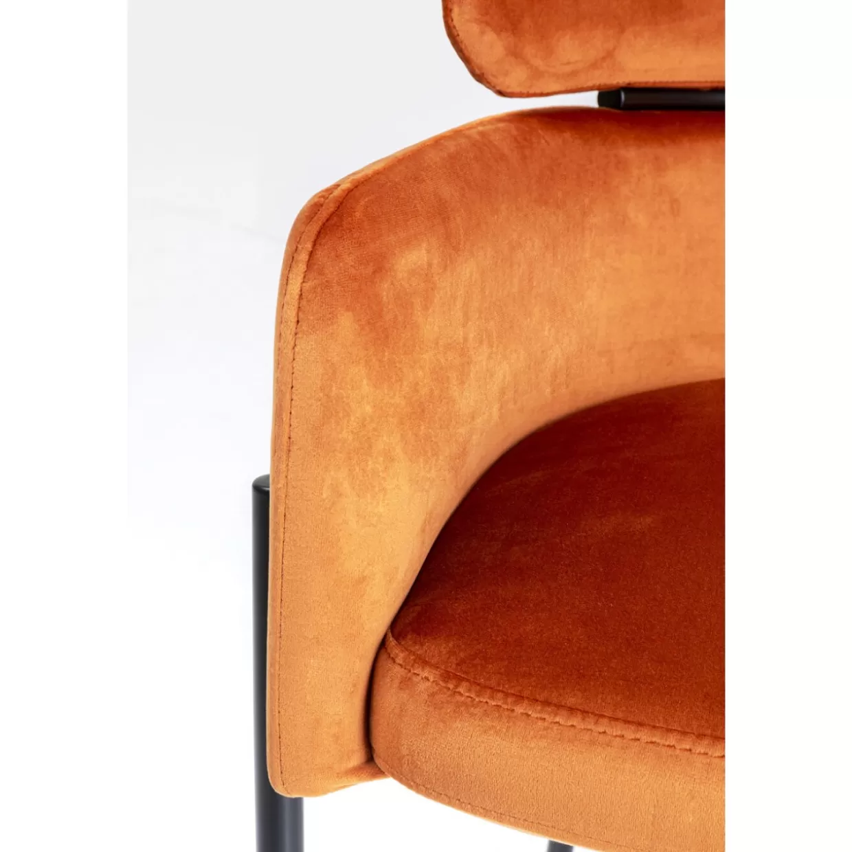 Poltrona Alexia con braccioli – Rivestimento in velluto arancione vibrante | Design contemporaneo da KARE