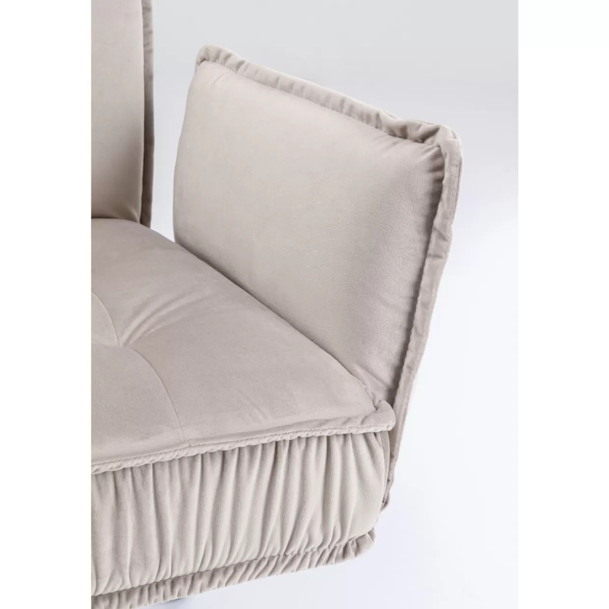 Poltrona Chelsea Grigio Antracito - Design ergonomico con braccioli moderni by KARE