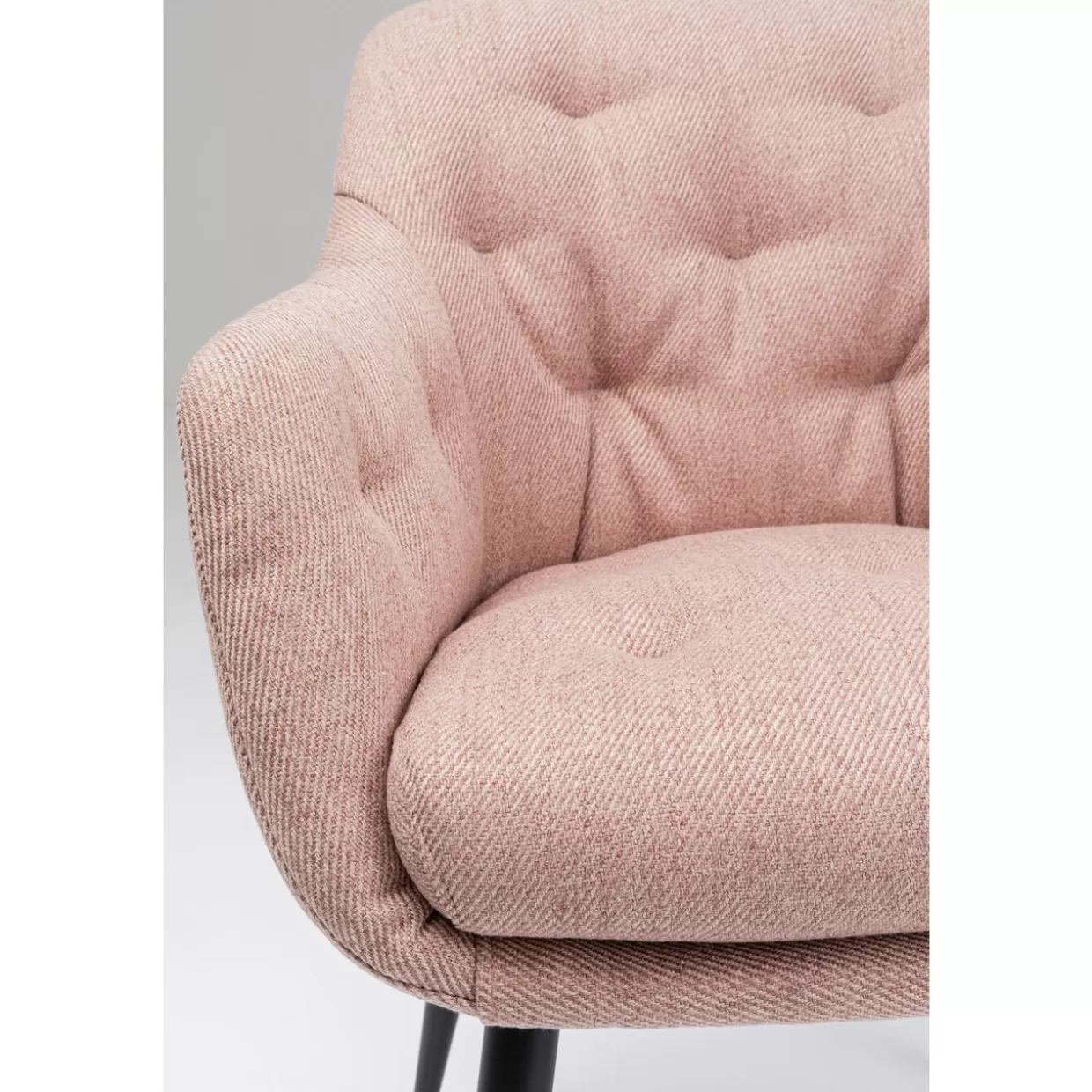 Poltrona Elaine con braccioli - Design contemporaneo e comfort premium by KARE 

Seduta ergonomica con rivestimento premium, struttura robusta e linee pulite. Ideale per arredare salotto, studio o zona relax con stile unico.
