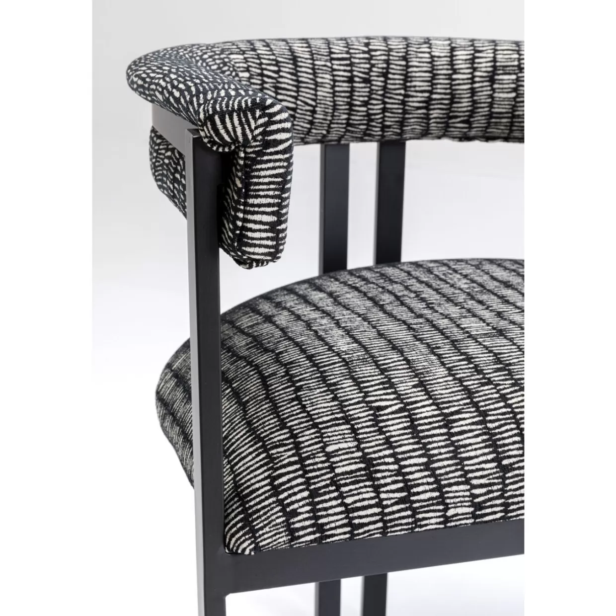 Poltrona Confortevole Paris con Braccioli - Design Esclusivo KARE Collezione S&P