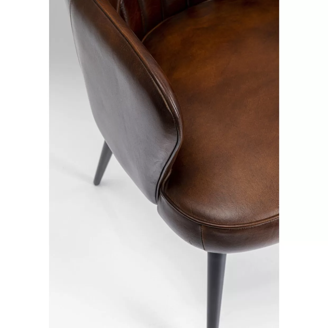 Poltrona Rumba in Pelle Marrone con Design Accogliente - KARE Collection per Arredamento Moderno