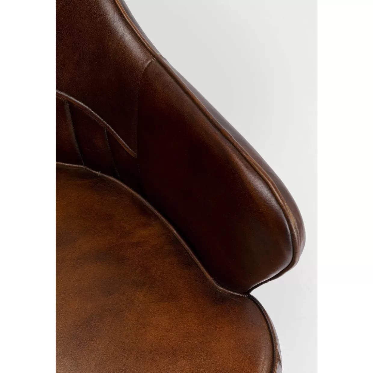 Poltrona Rumba in Pelle Marrone con Design Accogliente - KARE Collection per Arredamento Moderno