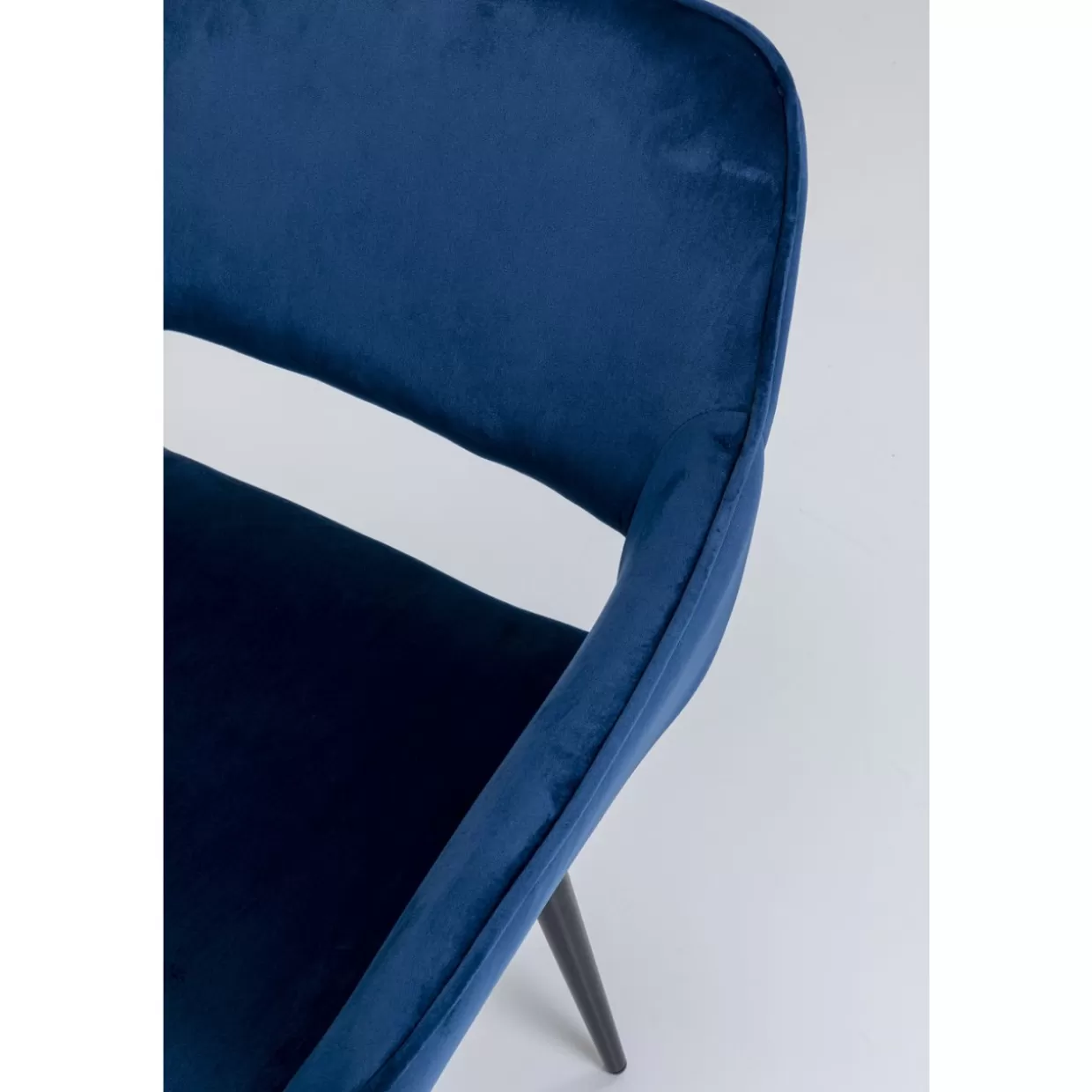Poltrona design San Francisco blu marino con braccioli - Linea elegante KARE Design