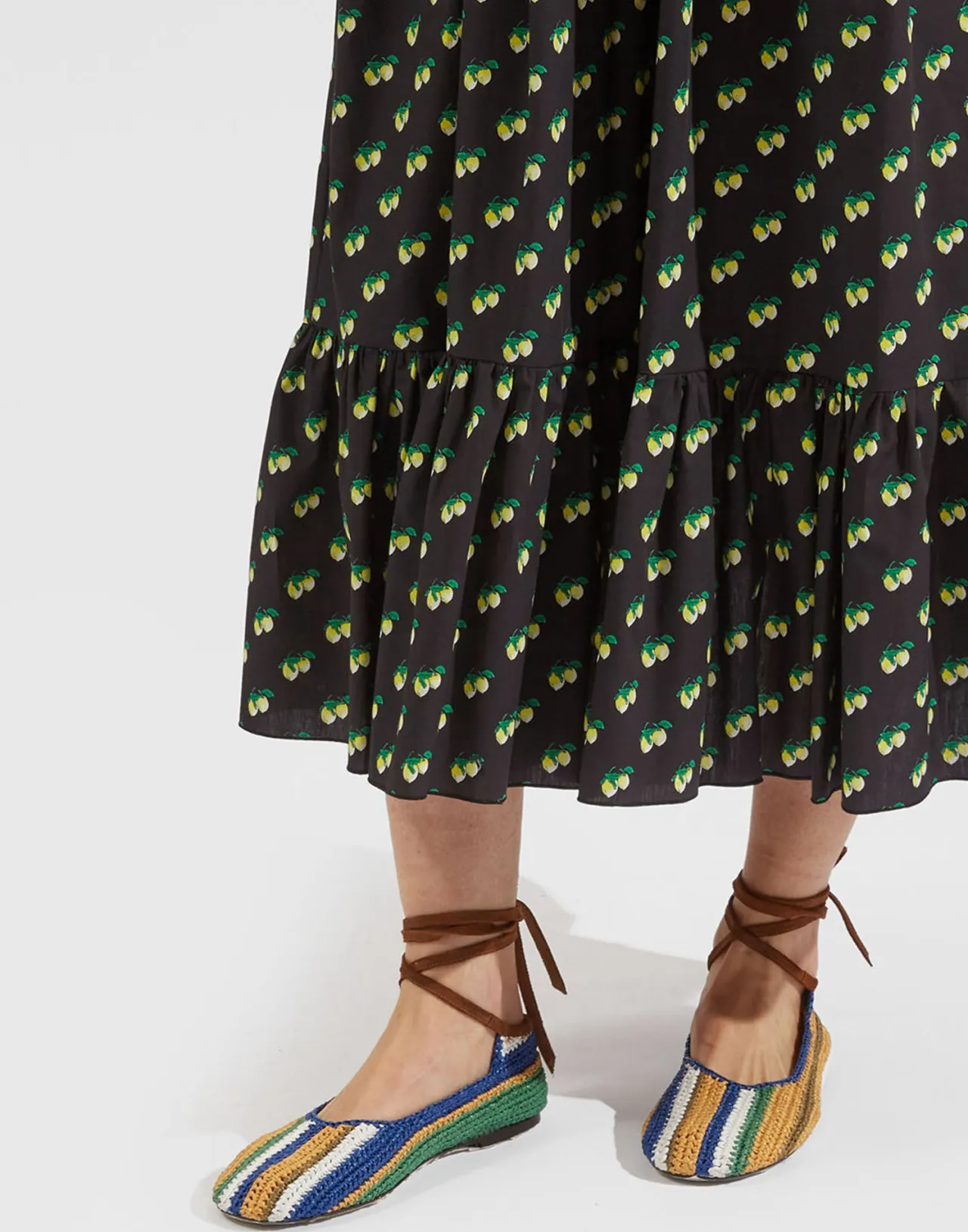 Scarpe ballerina La DoubleJ in rafia con fantasia blu e dettagli vivaci