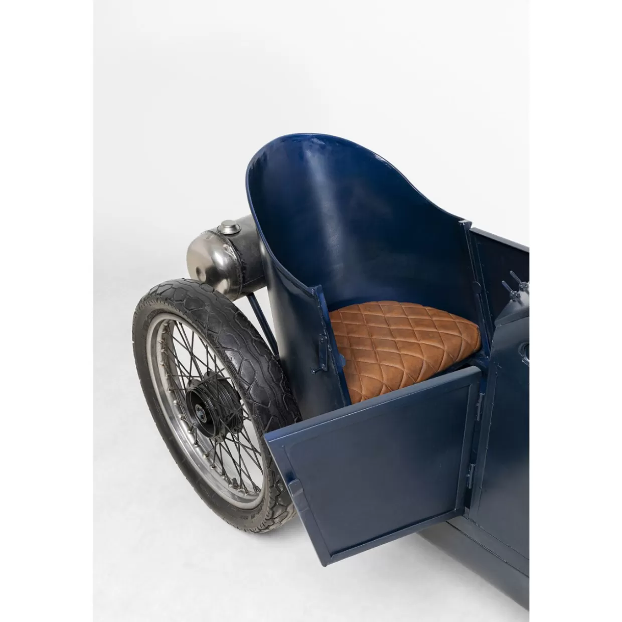 KARE Collection Lounge Bar - Icone di Stile con Passione Motori