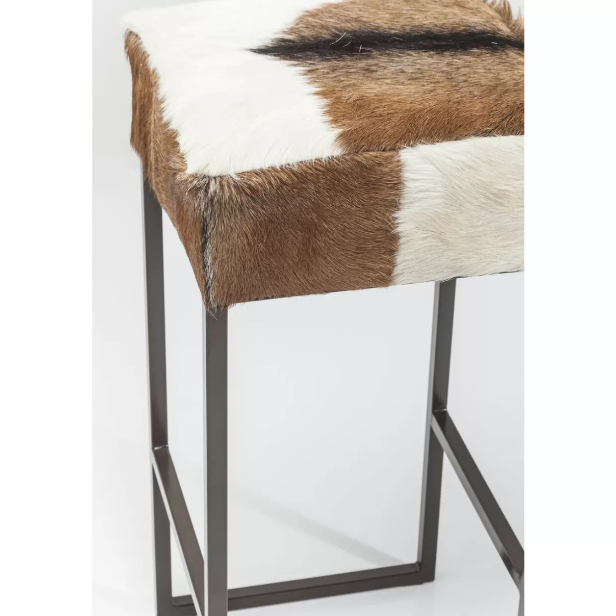 KARE Design: Panche Accoglienti e Sgabelli da Bar con Stile Rurale Innovativo
