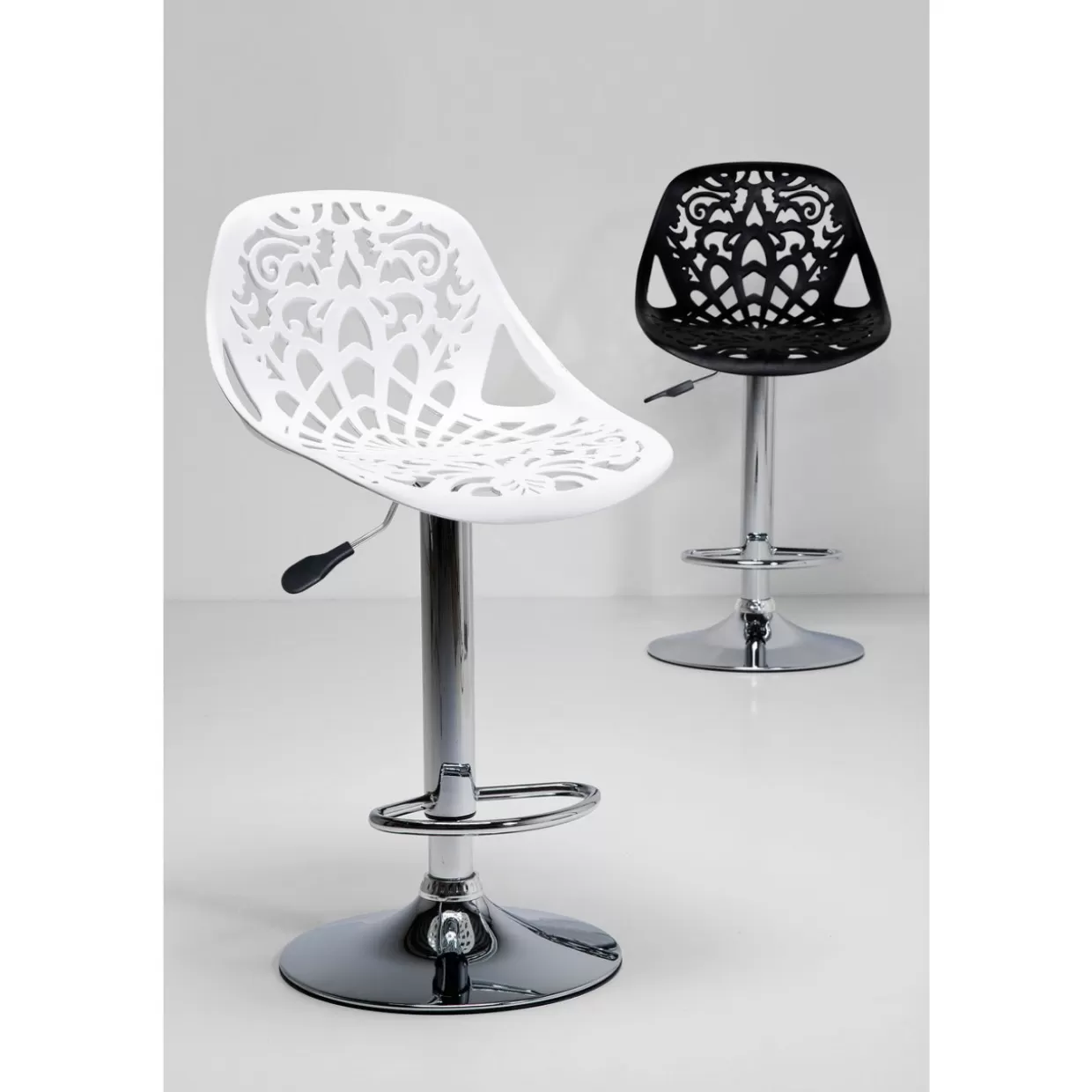 Panche e sgabelli bar KARE Design - Motivo elegante in nero per interni moderni