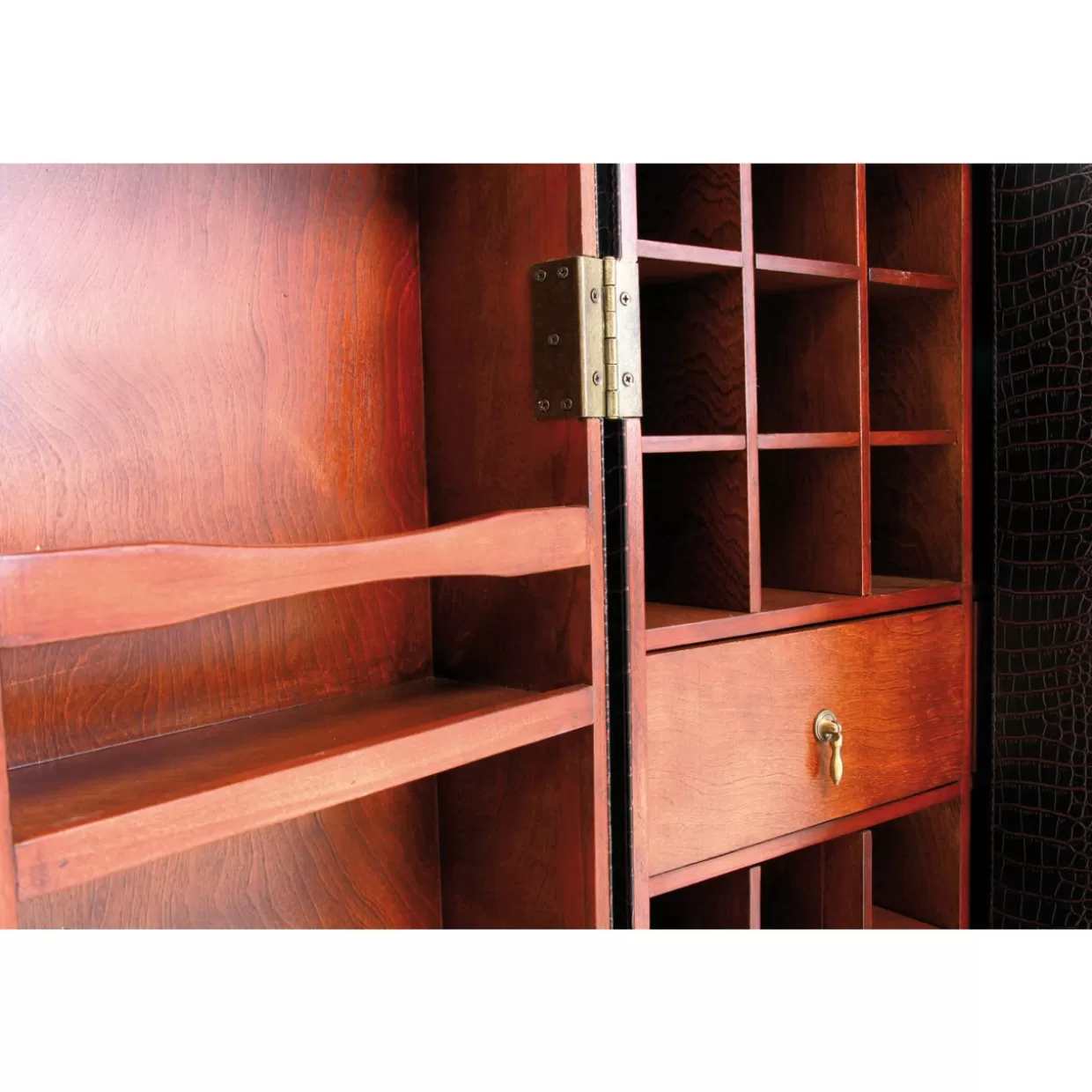 KARE Design - Credenza Bar Globetrotter con Stile Unico, Formato Medio per Appassionati di Viaggi

(