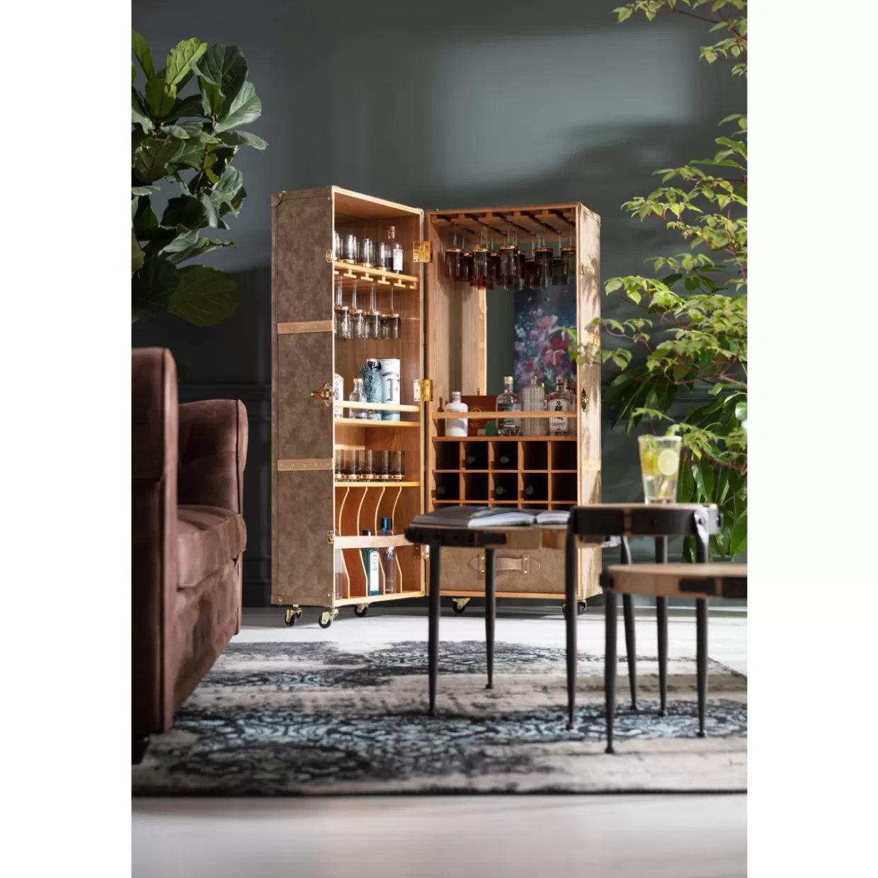 Credenza Bar Stile California con Ruote - Design Funzionale KARE