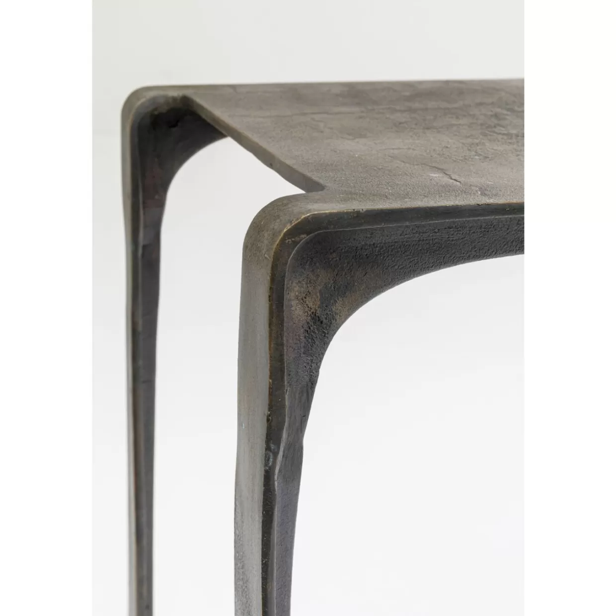 Tavolino design moderno Corgi 44x40 cm - Complemento d'arredo stilizzato KARE 

，（
