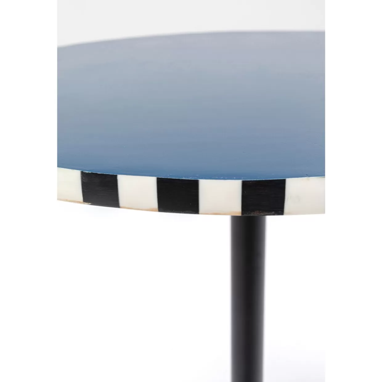 Tavolino Stilizzato Domero Race - Design Moderno in Tonalità Blu Elettrico, Diametro 40 cm by KARE



Tavolino Laterale Contemporaneo KARE | Serie Domero Race con Dettagli Dinamici in Blu Acciaio, Misura Compatta 40 cm