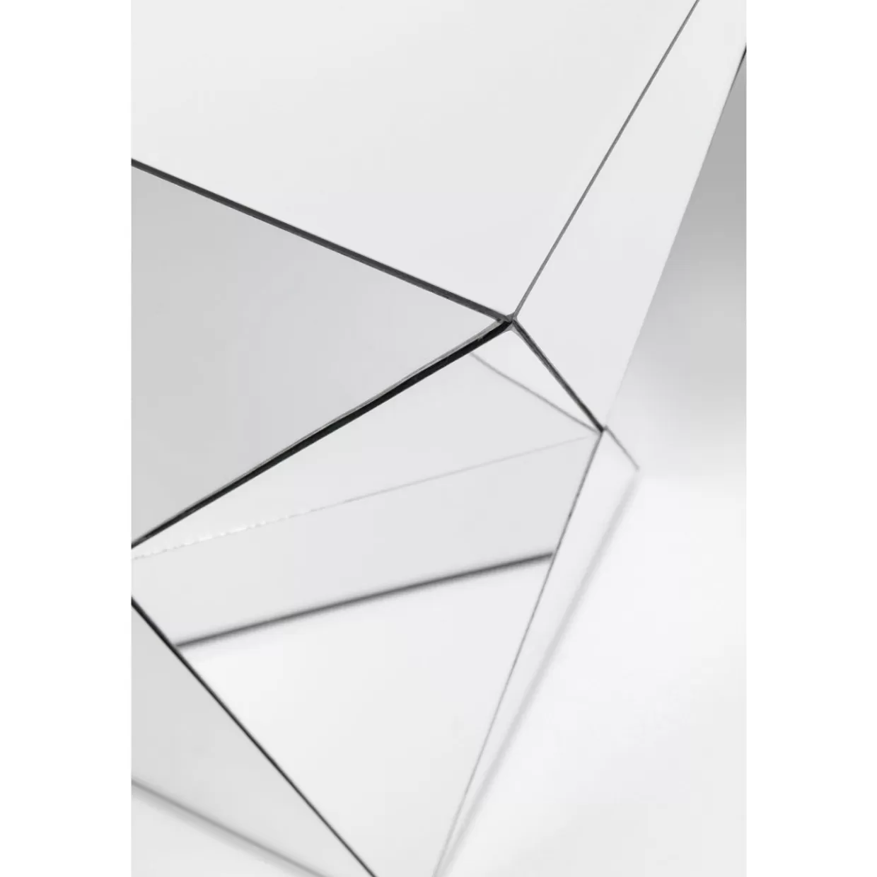 Tavolino Elegante con Design Triangolare | Collezione Esclusiva KARE