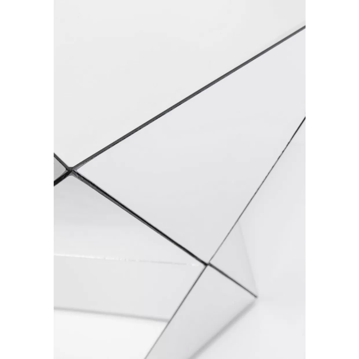 Tavolino Elegante con Design Triangolare | Collezione Esclusiva KARE