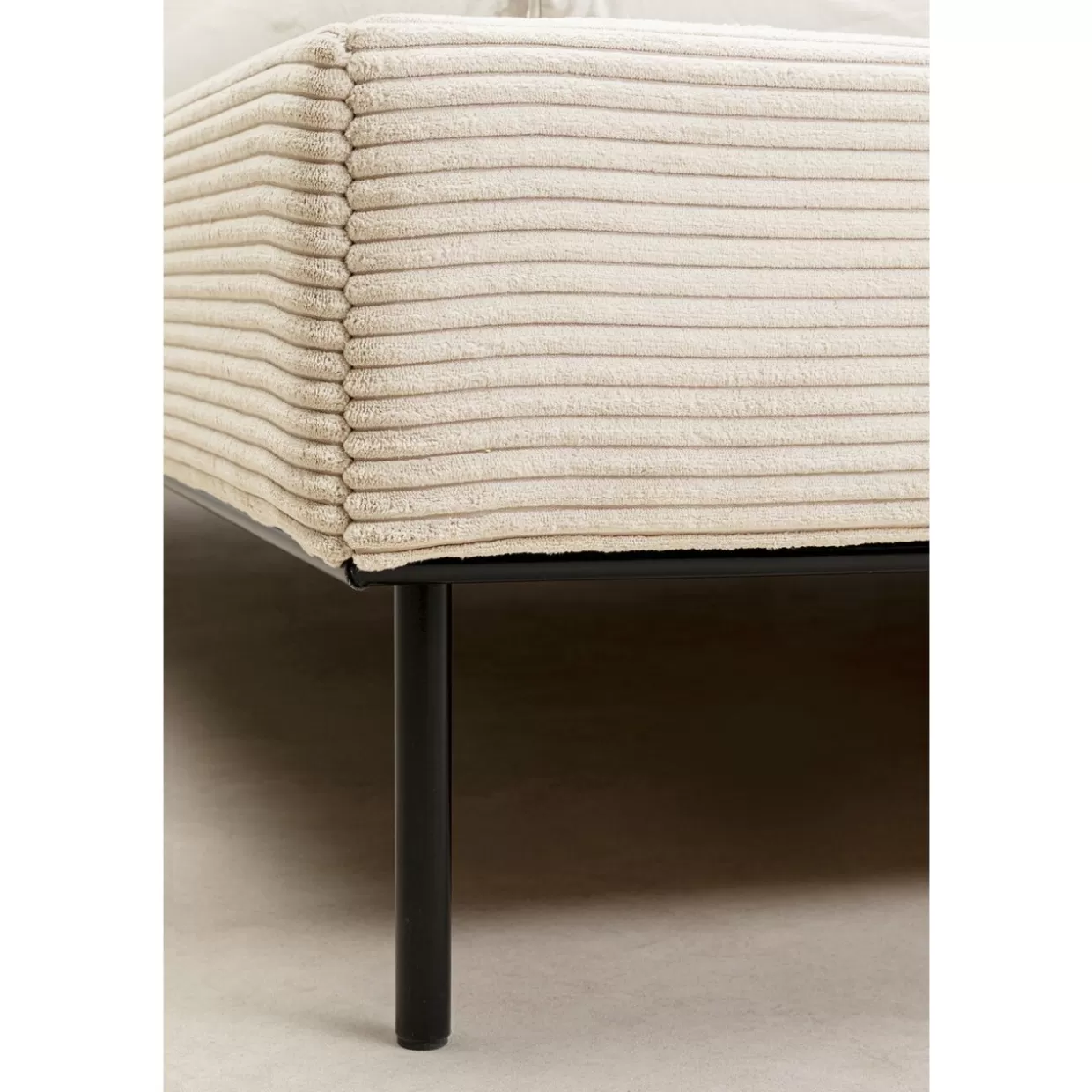 Letto Matrimoniale East Side - KARE Design | Struttura in Corde e Rivestimento Crema 160x200 cm