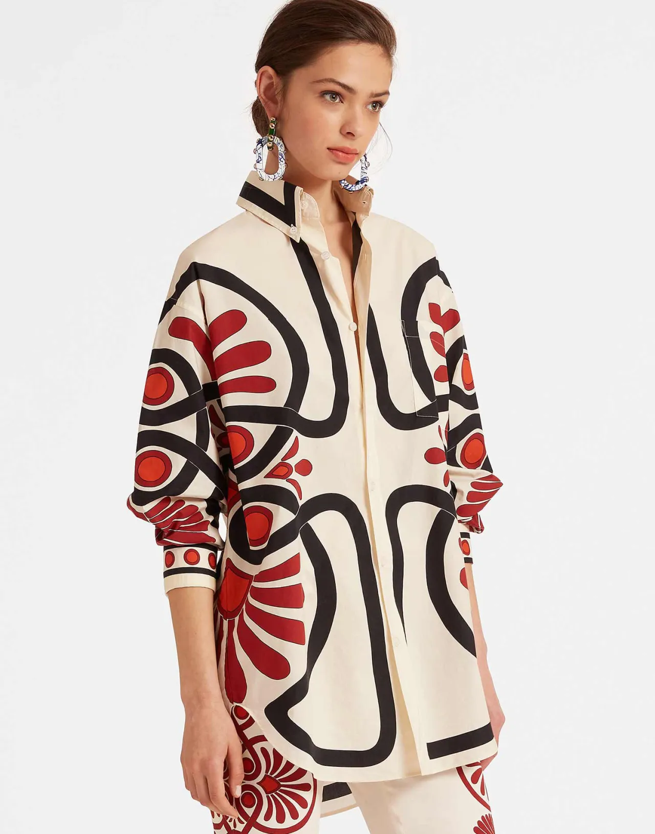 Camicia La DoubleJ in Popeline di Cotono Crema - Stile Unico con Decorazione Medaglione, Eleganza che Supera la Camicia del Tuo Lui (Promo Attiva) - Confezione Artigianale per un Look Raffinato