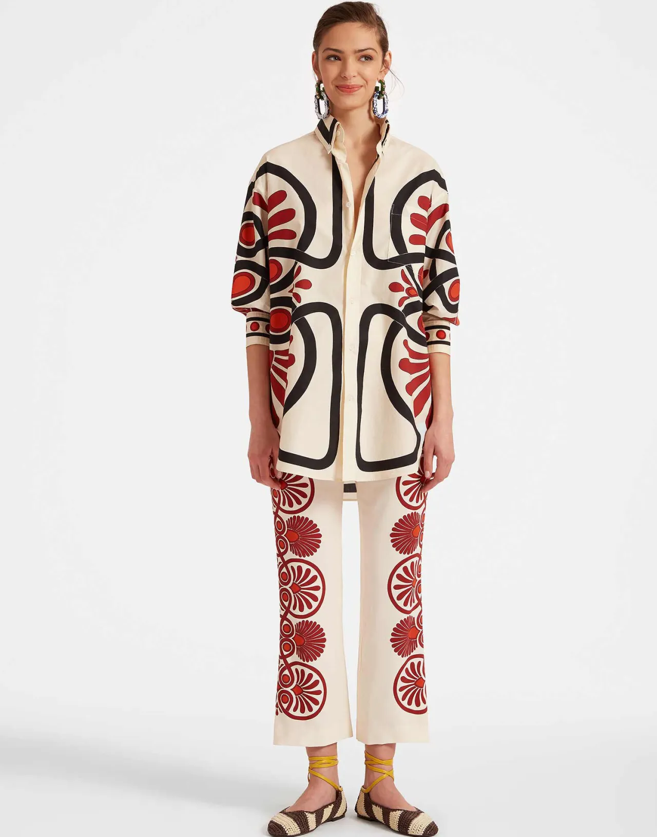 Camicia La DoubleJ in Popeline di Cotono Crema - Stile Unico con Decorazione Medaglione, Eleganza che Supera la Camicia del Tuo Lui (Promo Attiva) - Confezione Artigianale per un Look Raffinato