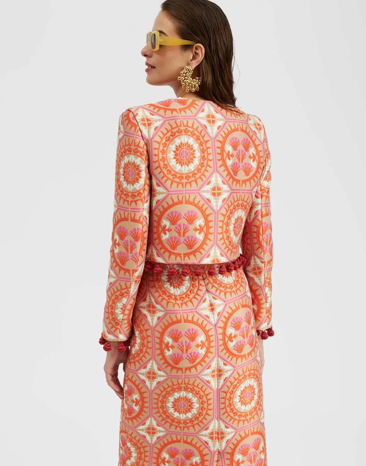 Giacca Elegante La DoubleJ in Tessuto Jacquard Arancione Sole con Nappe e Dettagli Bijou