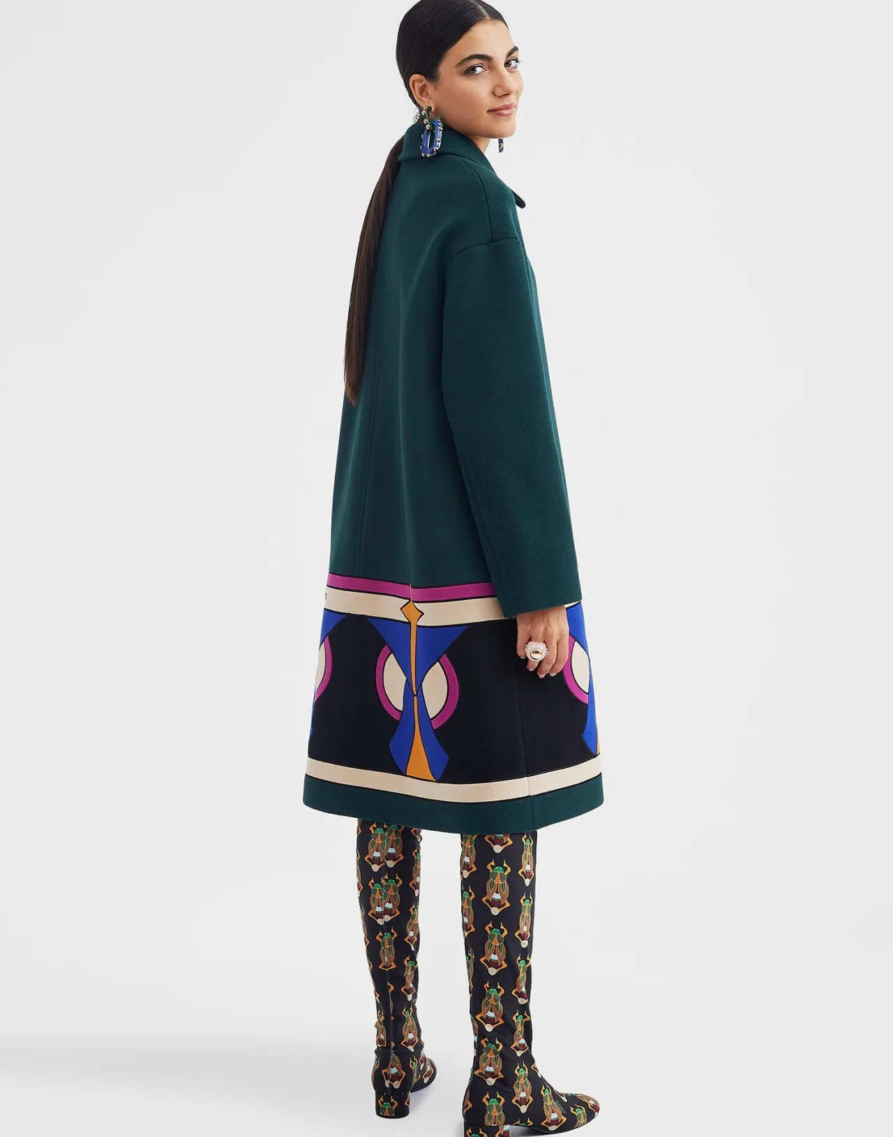 Lana Rigenerata La DoubleJ - Cappotto Oversize con Intarsi Artigianali in Tinta Verde Bosco Edizione Stagioni Passate