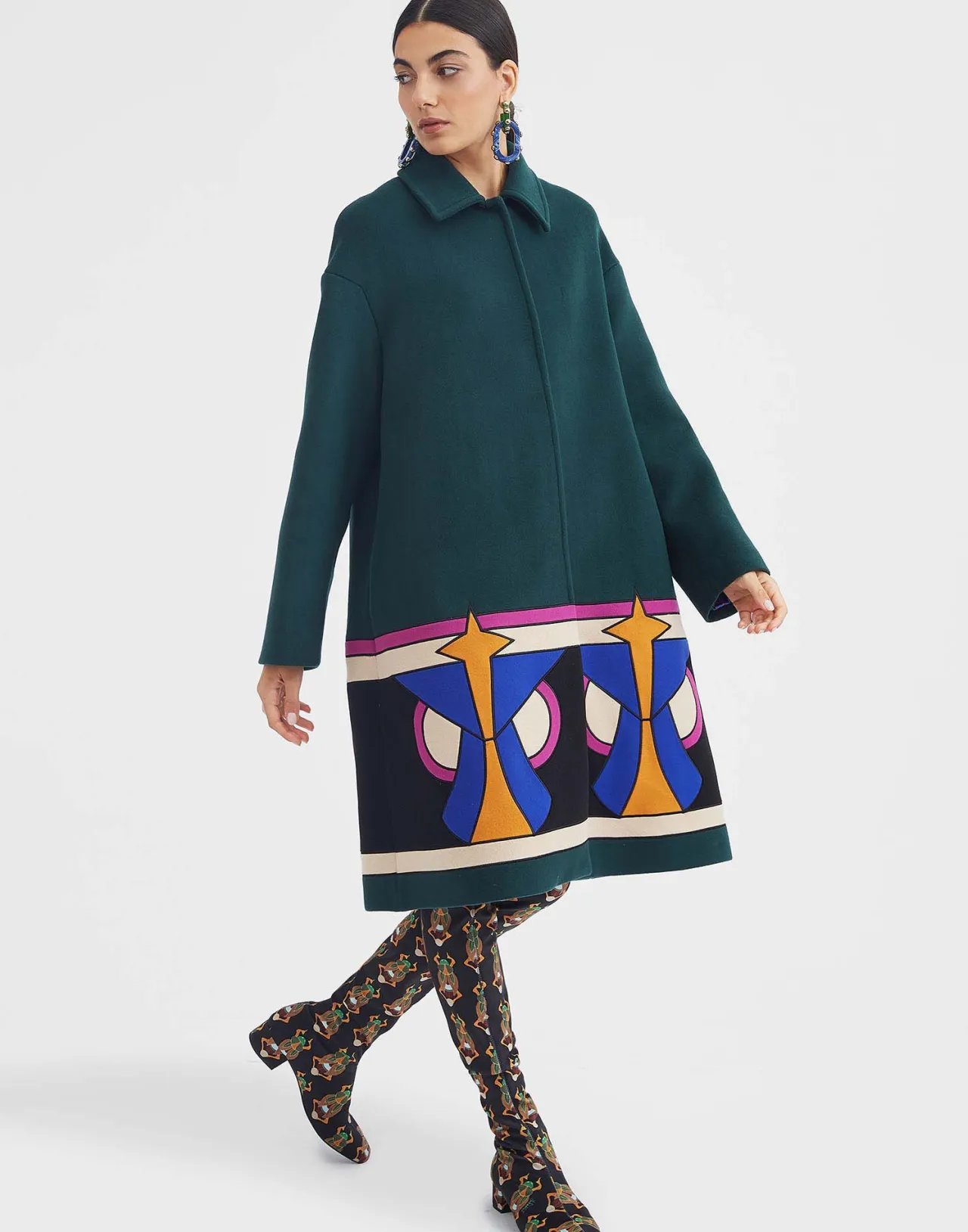 Lana Rigenerata La DoubleJ - Cappotto Oversize con Intarsi Artigianali in Tinta Verde Bosco Edizione Stagioni Passate