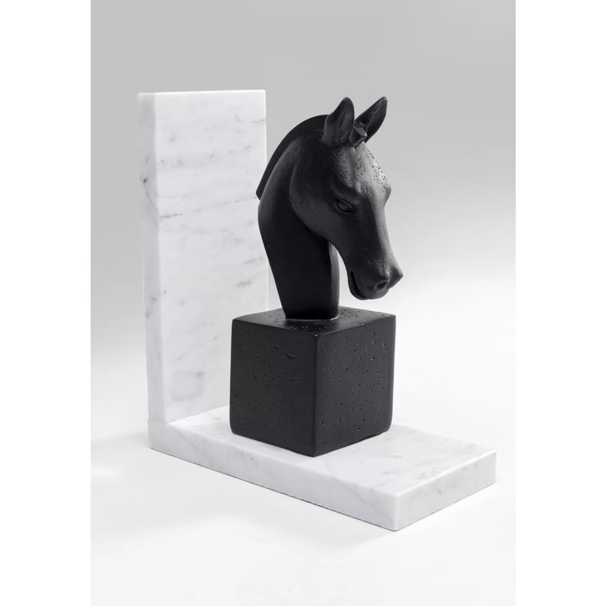 Cavallini Porta-Libri Artistici KARE - Coppia Decorativa per Librerie Moderni 

Accessori da Scrivania in Stile Equino - Set di 2 Soggetti Libreria KARE Design 

Portalibri Creativi a Forma di Cavallo - Duetto Decorativo per Appassionati d'Arredamento