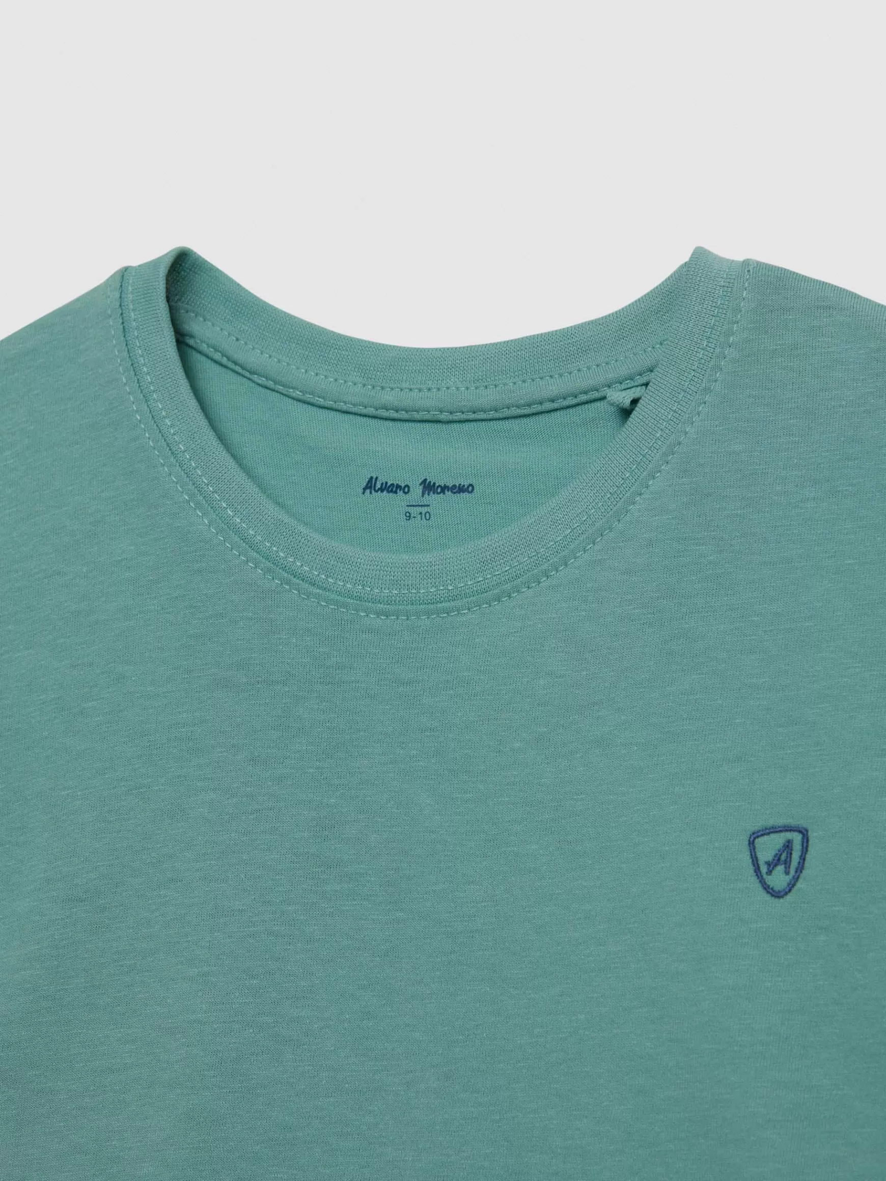 Magliette Casual Alvaro Moreno - Essential Junior con Design Minimal 
Perfette per il tempo libero, taglio regolare e tessuto traspirante 
Dai 5 ai 12 anni - Disponibili in 8 tonalità neutre