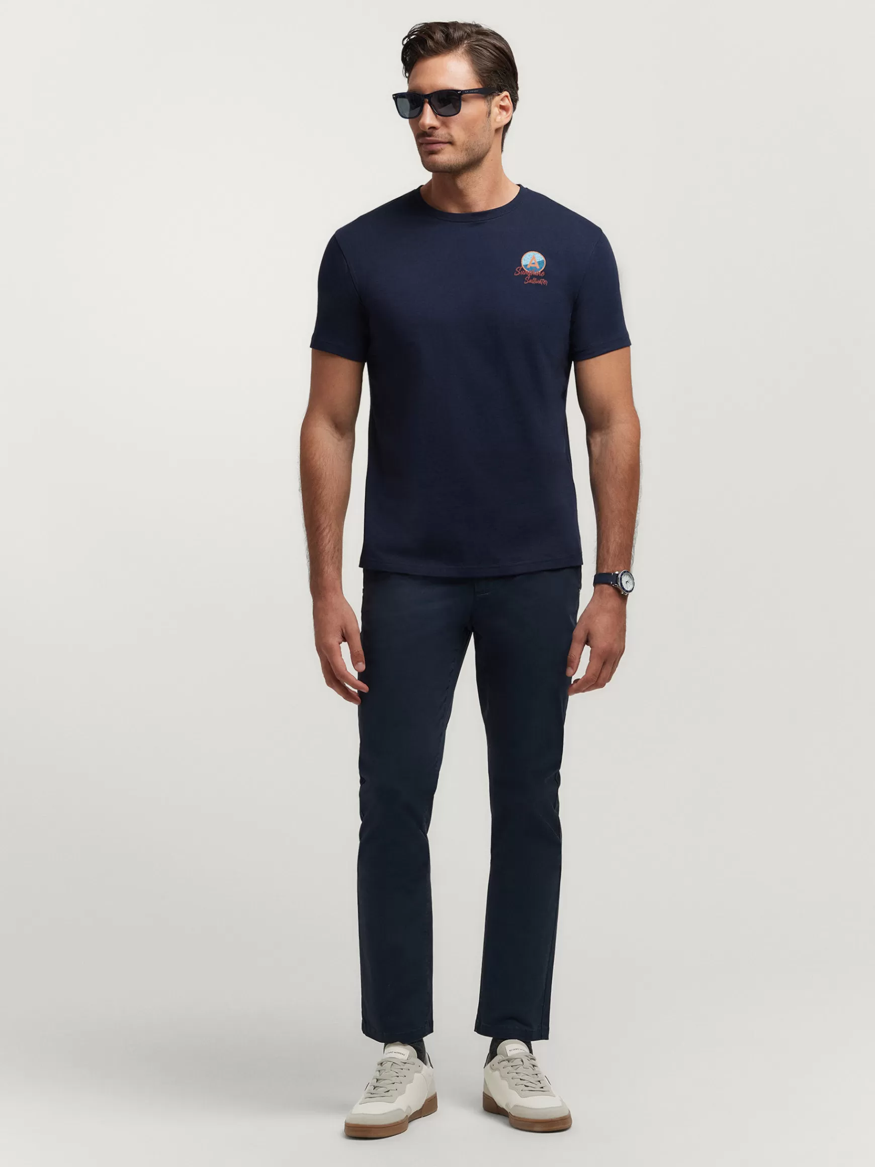 Maglietta Uomo Alvaro Moreno in Puro Cotone - Design Esclusivo Tramonto con Stampa Artistica, T-shirt Casual Elegante per Look Estivo, Taglia Unica con Finiture Premium