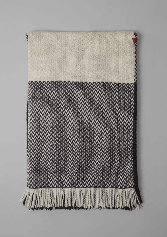 Sciarpe Avvolgenti e Accessori Invernali in Lana Merino - Cappelli Morbidi, Guanti Confortevoli e Set Quadrettati per Donna | Collezione Maglieria Pregiata