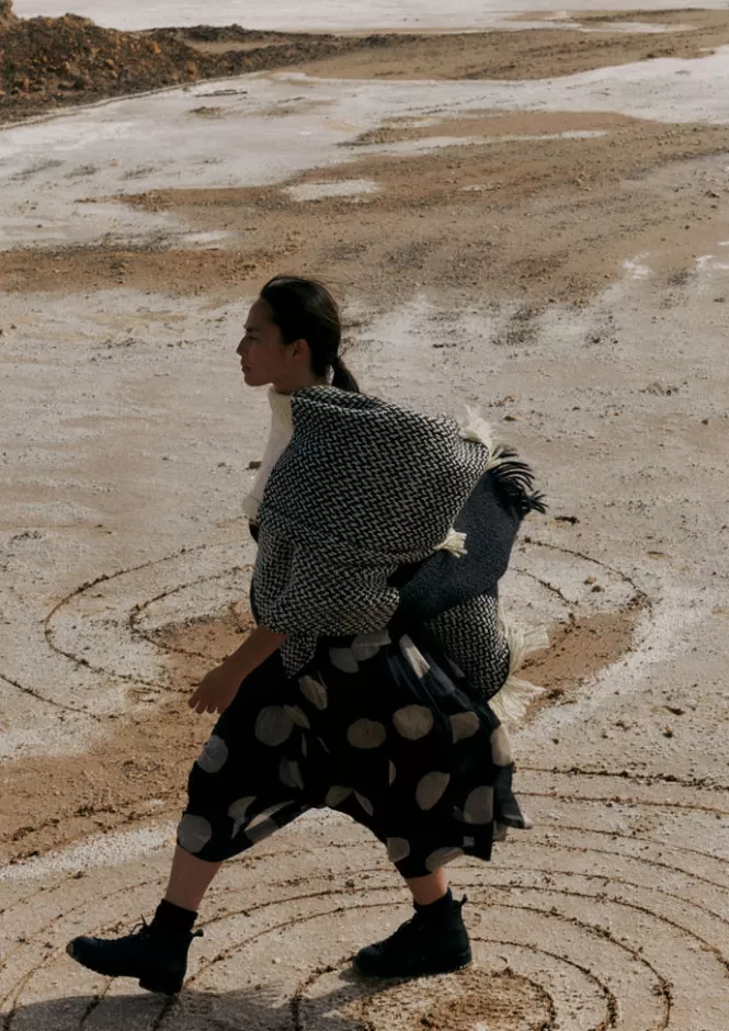 Sciarpe Avvolgenti e Accessori Invernali in Lana Merino - Cappelli Morbidi, Guanti Confortevoli e Set Quadrettati per Donna | Collezione Maglieria Pregiata