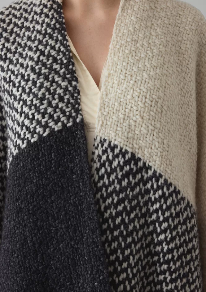 Sciarpe Avvolgenti e Accessori Invernali in Lana Merino - Cappelli Morbidi, Guanti Confortevoli e Set Quadrettati per Donna | Collezione Maglieria Pregiata
