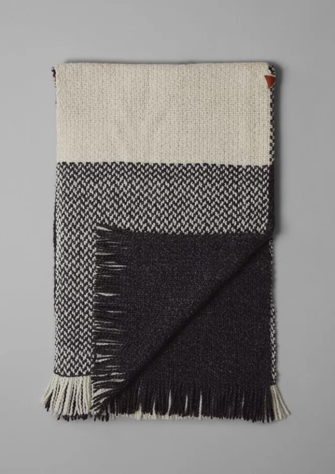 Sciarpe Avvolgenti e Accessori Invernali in Lana Merino - Cappelli Morbidi, Guanti Confortevoli e Set Quadrettati per Donna | Collezione Maglieria Pregiata