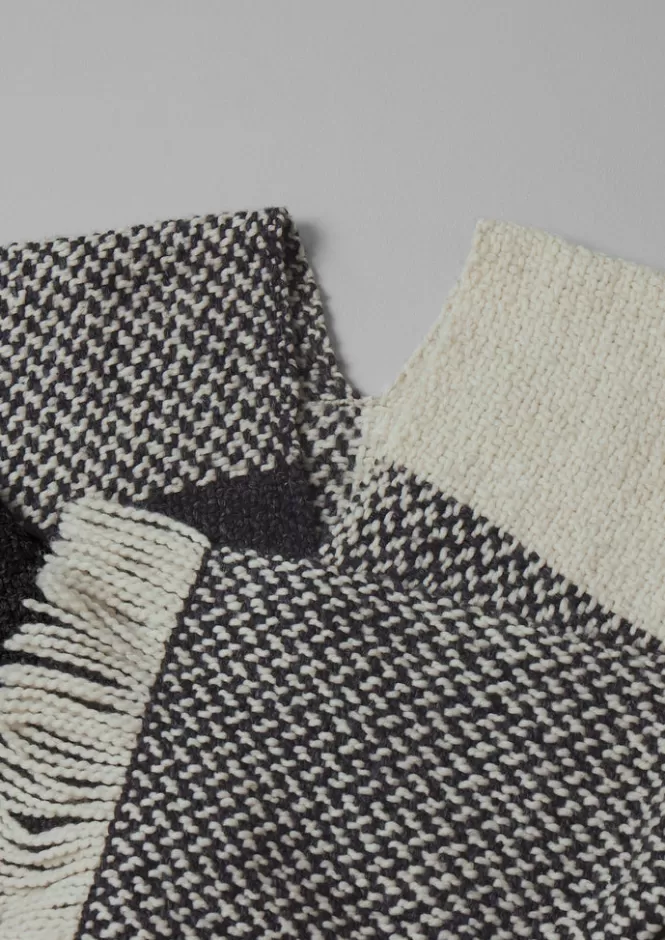 Sciarpe Avvolgenti e Accessori Invernali in Lana Merino - Cappelli Morbidi, Guanti Confortevoli e Set Quadrettati per Donna | Collezione Maglieria Pregiata
