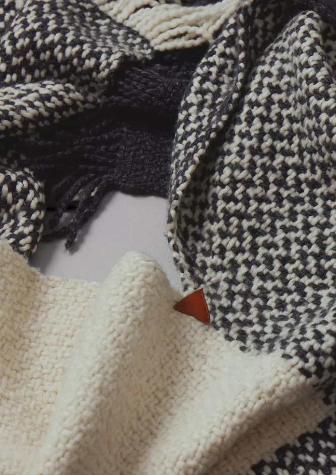 Sciarpe Avvolgenti e Accessori Invernali in Lana Merino - Cappelli Morbidi, Guanti Confortevoli e Set Quadrettati per Donna | Collezione Maglieria Pregiata
