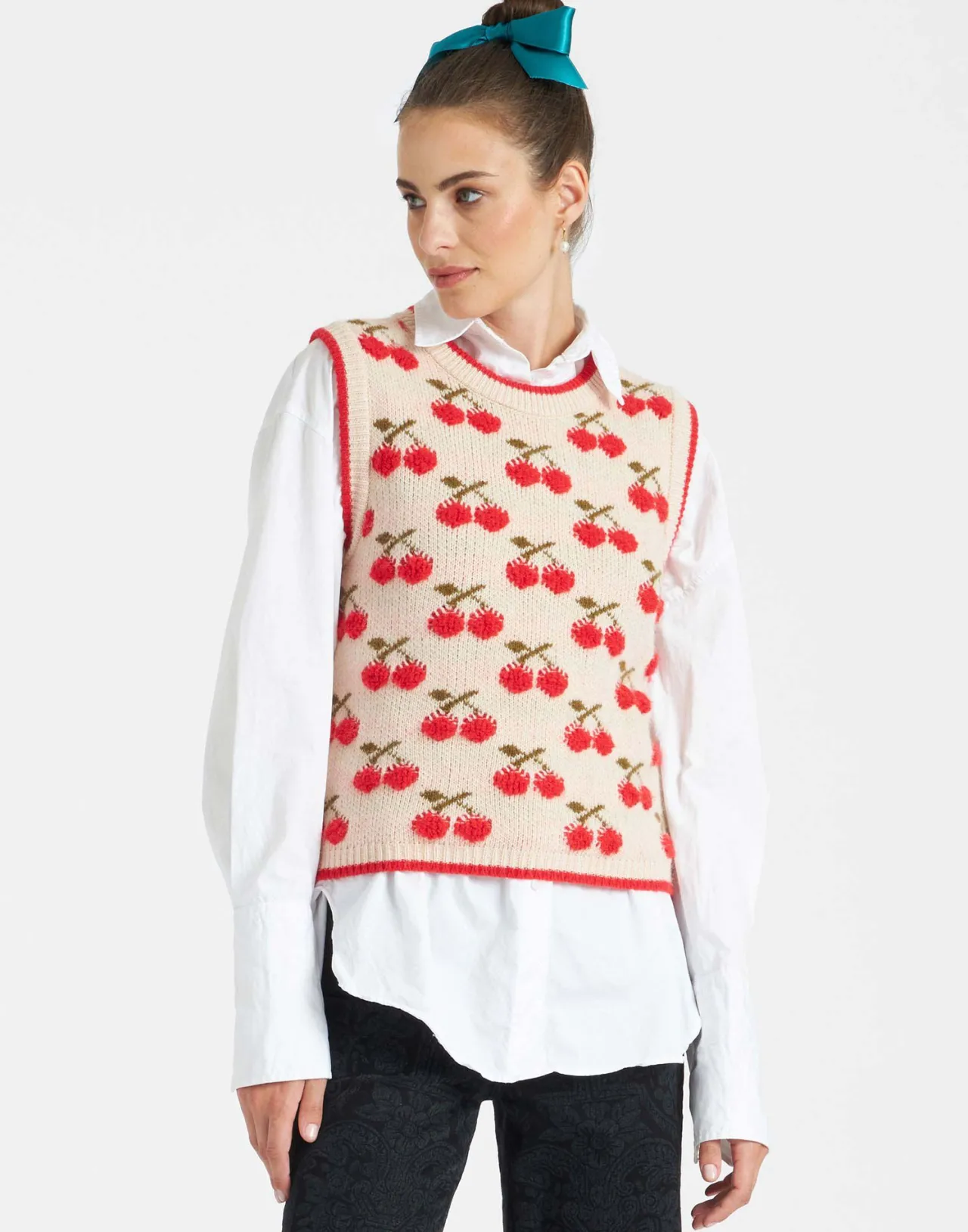 JJ22 Gilet Invernale con Ricamo Ciliegie - Bianco Spento in Pura Lana Cardata - Collezione DoubleJ Autunno