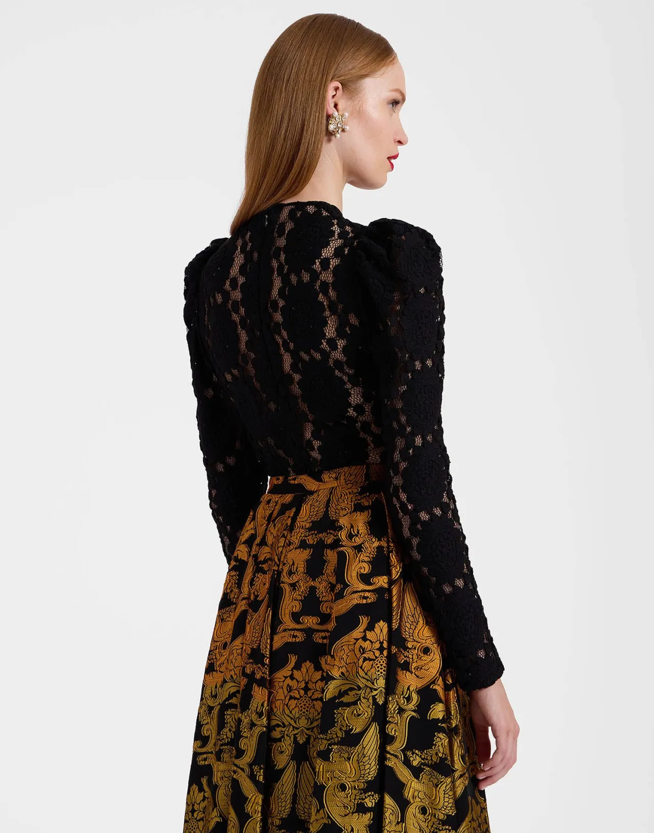 La DoubleJ Outlet: Top Aderente in Pizzo Elasticizzato - Nero Assoluto con Design Intramontabile
