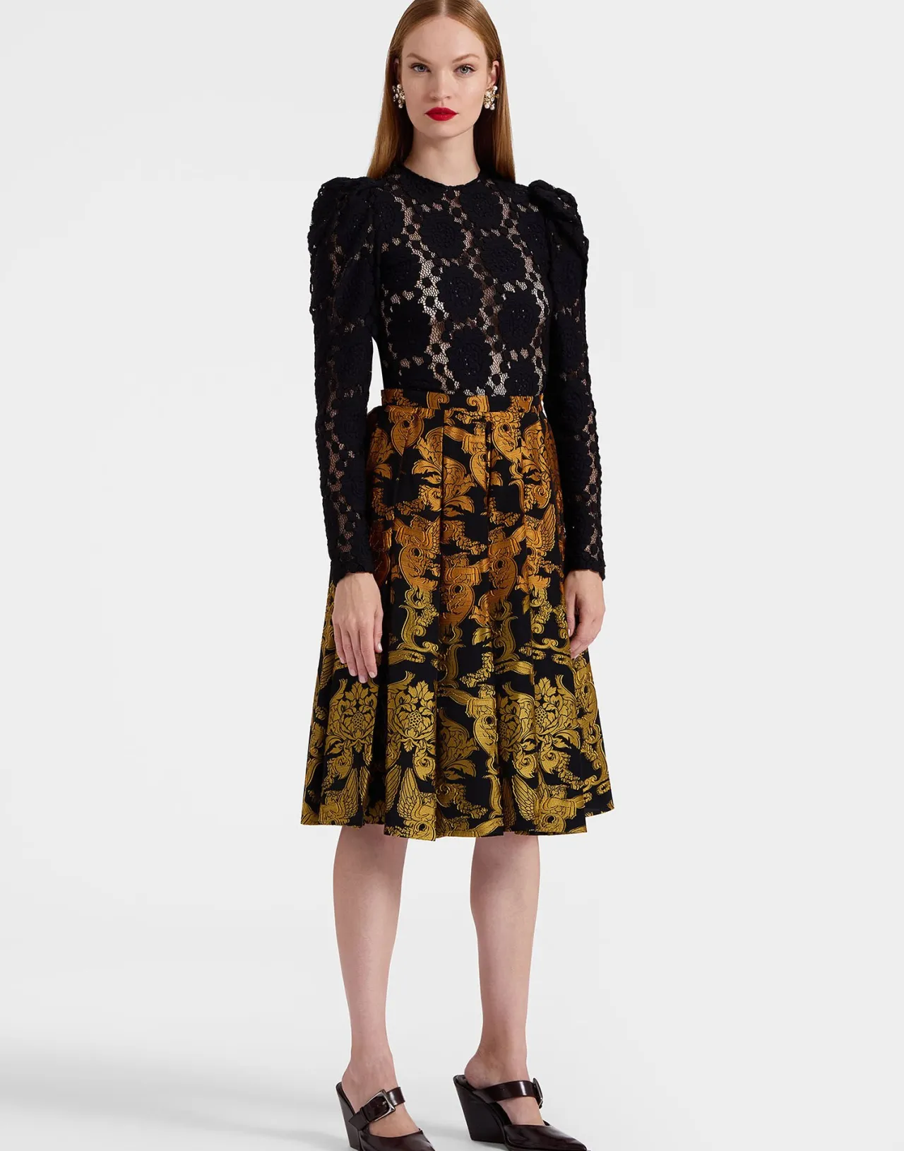La DoubleJ Outlet: Top Aderente in Pizzo Elasticizzato - Nero Assoluto con Design Intramontabile