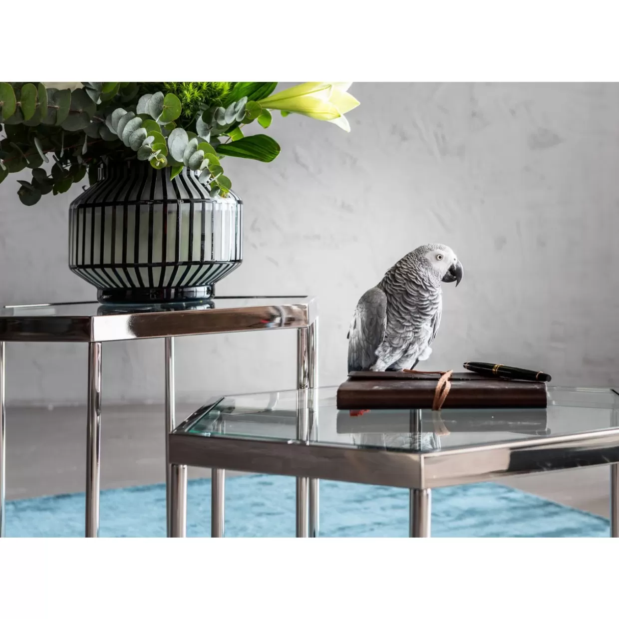 Tavolino moderno KARE Design per il soggiorno - Design Comb con rifiniture argentate, 45 cm perfetto per arredare