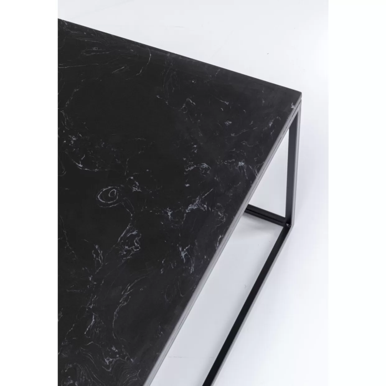Tavolo da Salotto Key West Nero Lucido - Design Contemporaneo 120x60 cm KARE 

Espressione d'arredo moderna per il soggiorno con superficie in ebano satinato, struttura stabile e dimensioni generose (L120 x P60 cm) - Collezione esclusiva firmata KARE Design