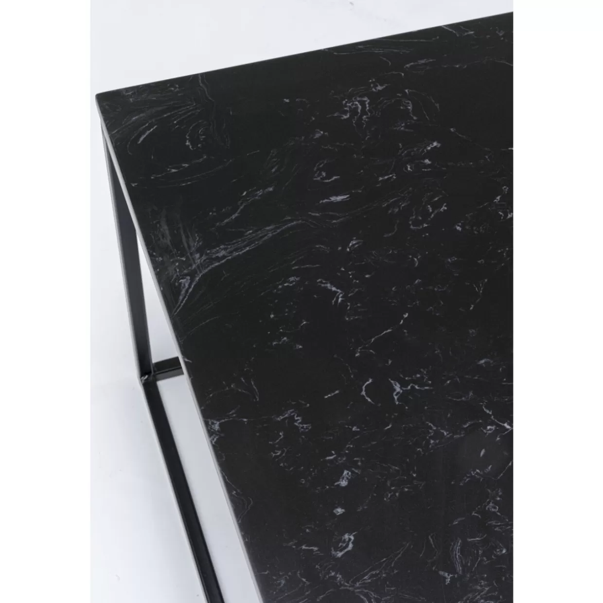 Tavolo da Salotto Key West Nero Lucido - Design Contemporaneo 120x60 cm KARE 

Espressione d'arredo moderna per il soggiorno con superficie in ebano satinato, struttura stabile e dimensioni generose (L120 x P60 cm) - Collezione esclusiva firmata KARE Design