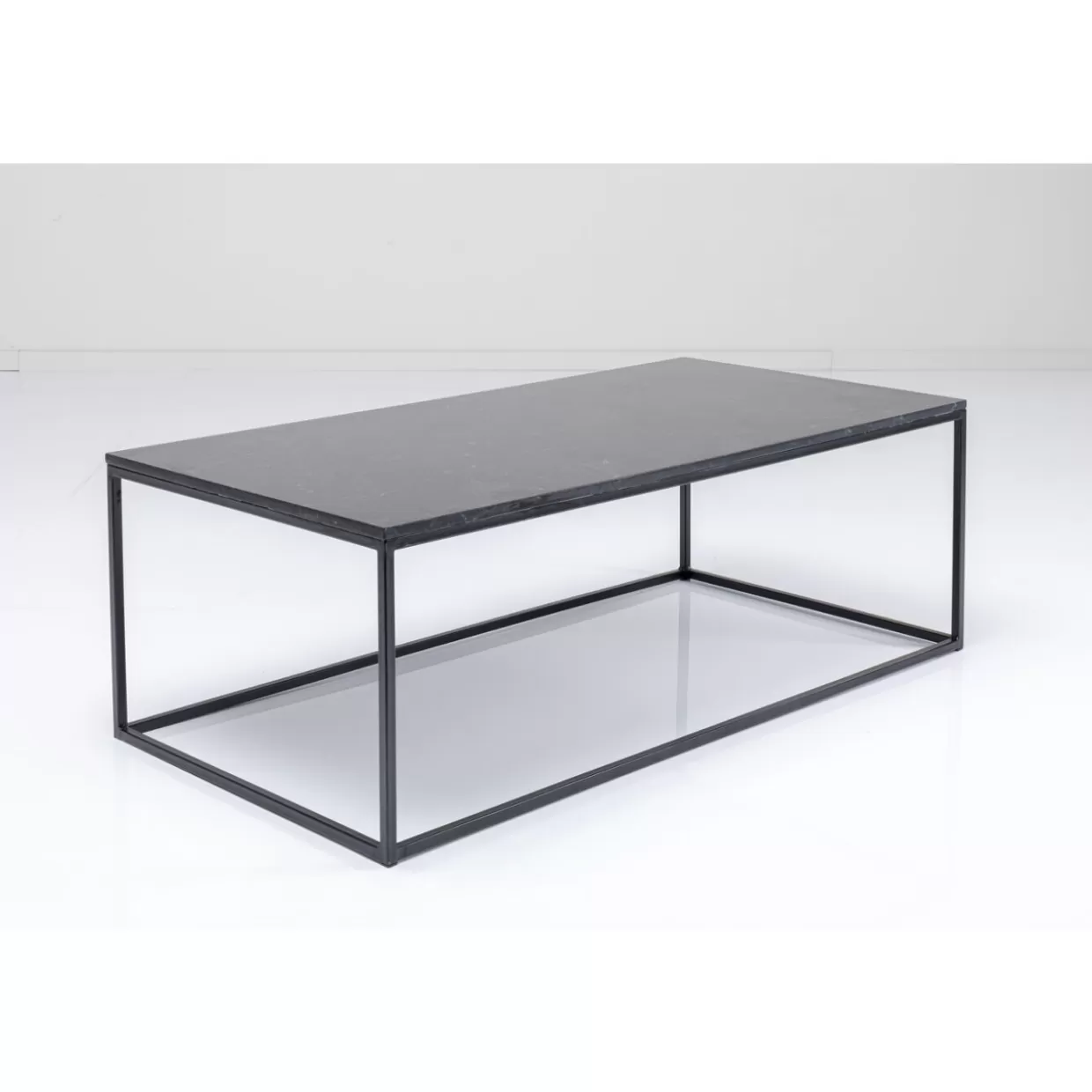 Tavolo da Salotto Key West Nero Lucido - Design Contemporaneo 120x60 cm KARE 

Espressione d'arredo moderna per il soggiorno con superficie in ebano satinato, struttura stabile e dimensioni generose (L120 x P60 cm) - Collezione esclusiva firmata KARE Design