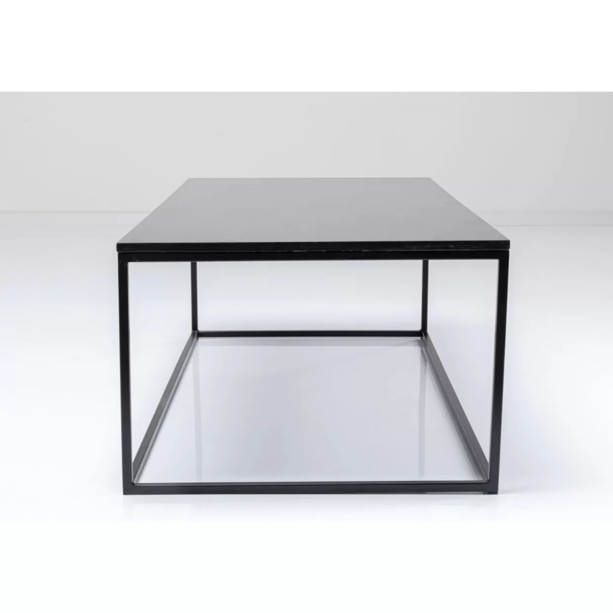 Tavolo da Salotto Key West Nero Lucido - Design Contemporaneo 120x60 cm KARE 

Espressione d'arredo moderna per il soggiorno con superficie in ebano satinato, struttura stabile e dimensioni generose (L120 x P60 cm) - Collezione esclusiva firmata KARE Design