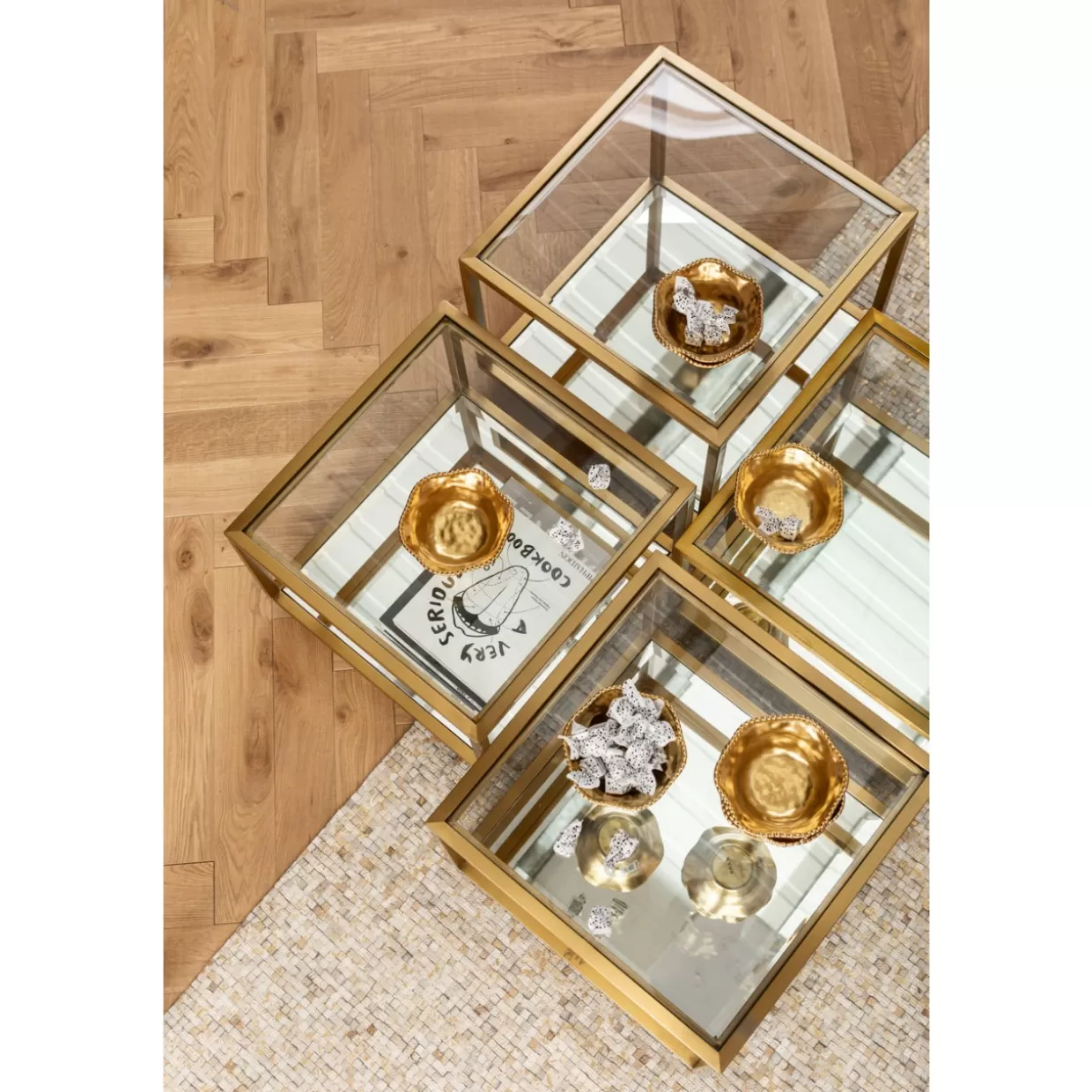 Tavolini Luigi in finitura oro - Set da 4 elementi per salotto con design esclusivo KARE