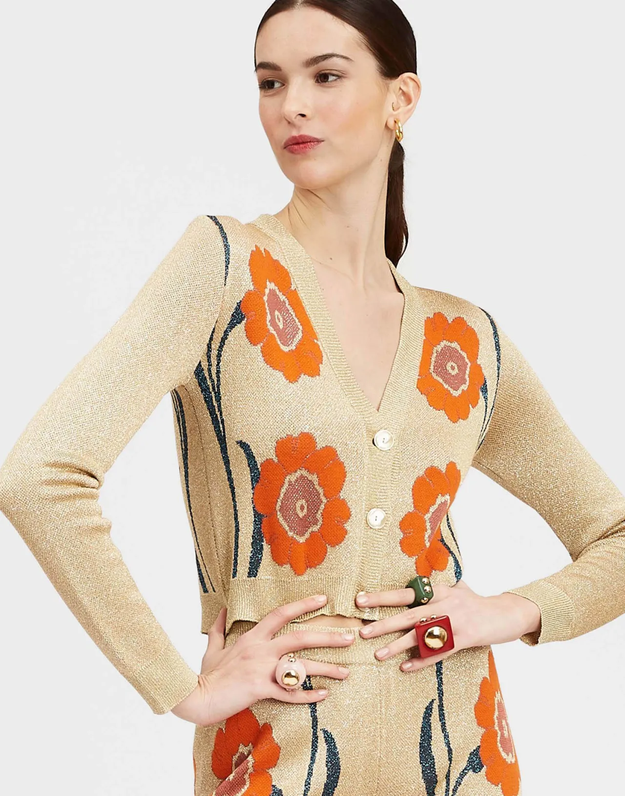 Maglione Corto Daisychain con Ricamo Lurex - Collezione Autunno/Inverno La DoubleJ  
Fantasia Arancione e Oro Jacquard con Filati Metallizzati  
Modello Oversize Elegante con Motivo Fiorale per Stile Femminile Chic