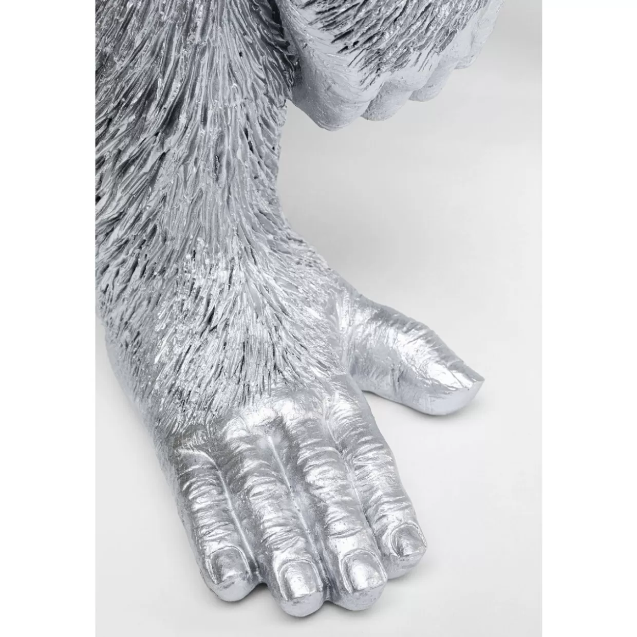 Scultura Moderna Scimmia Giocosa in Argento - Decorazione Contemporanea per la Casa, 50 cm | Articolo da Regalo Originale di KARE Design