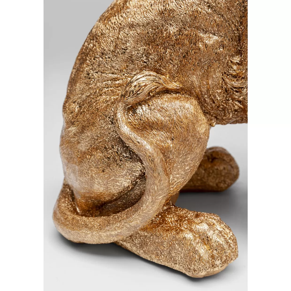 Leone Dorato in Posa - Scultura Decorativa da 42 cm per Interni ed Esterni - KARE Design Articoli per la Casa e Regali Esclusivi