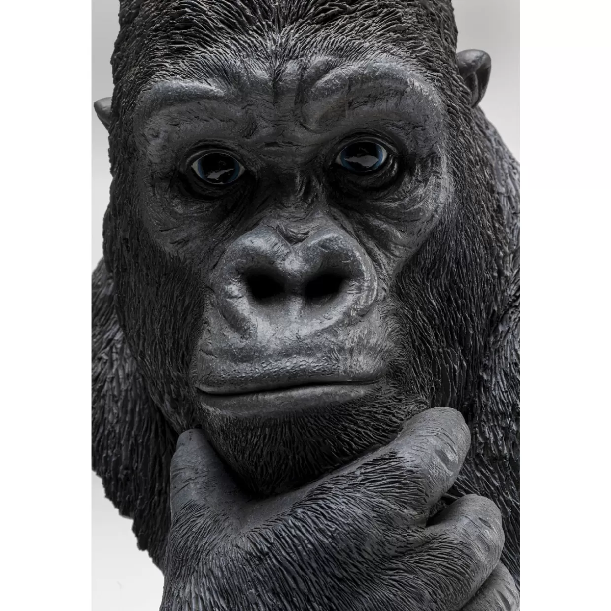 Testa di Gorilla Pensieroso - Scultura Decorativa Contemporanea per Interni | Idee Regalo Originali KARE Design

(：，