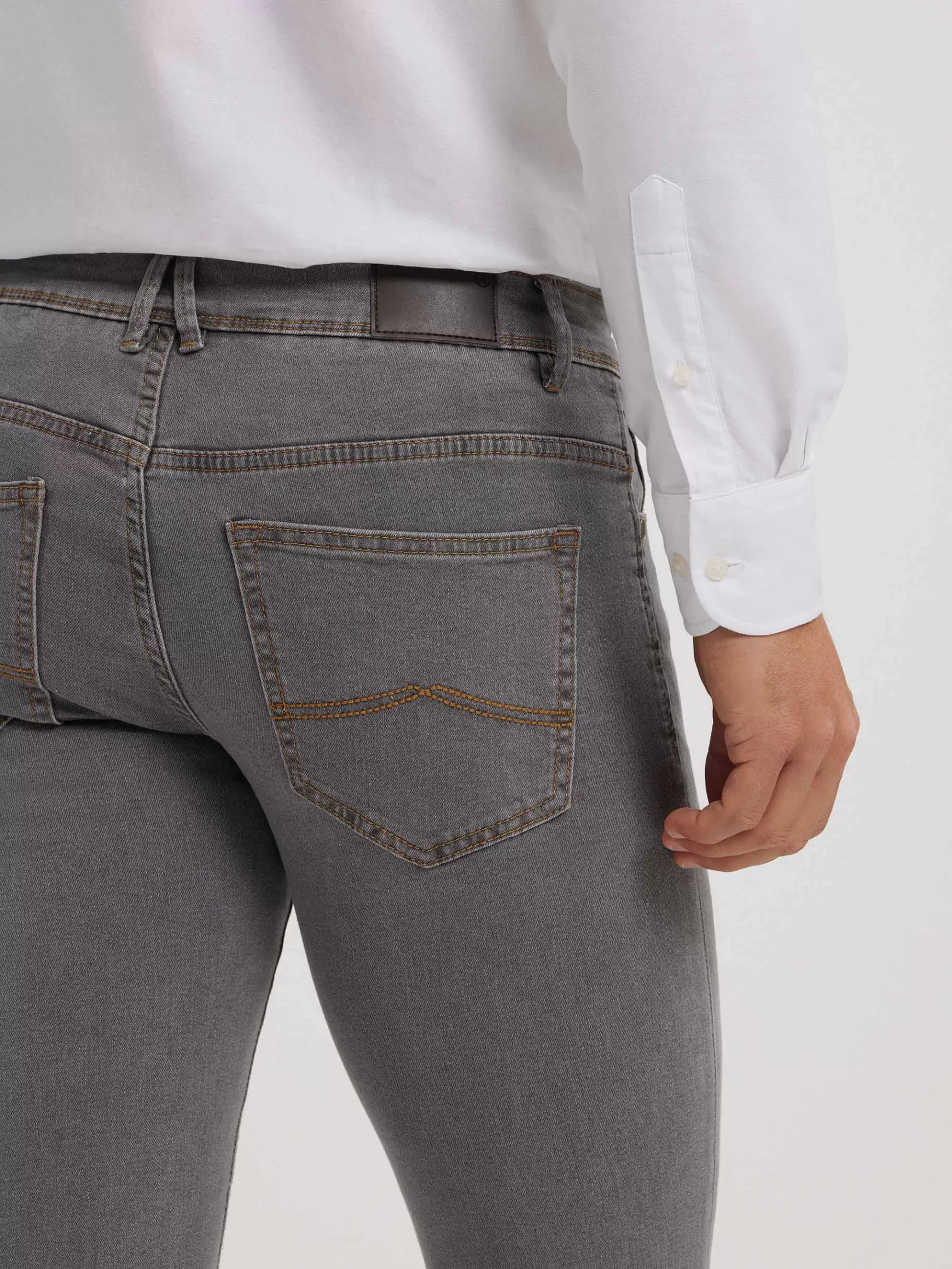 Jeans Uomo Taglio Slim in Denim - Collezione Essenziale da Alvaro Moreno