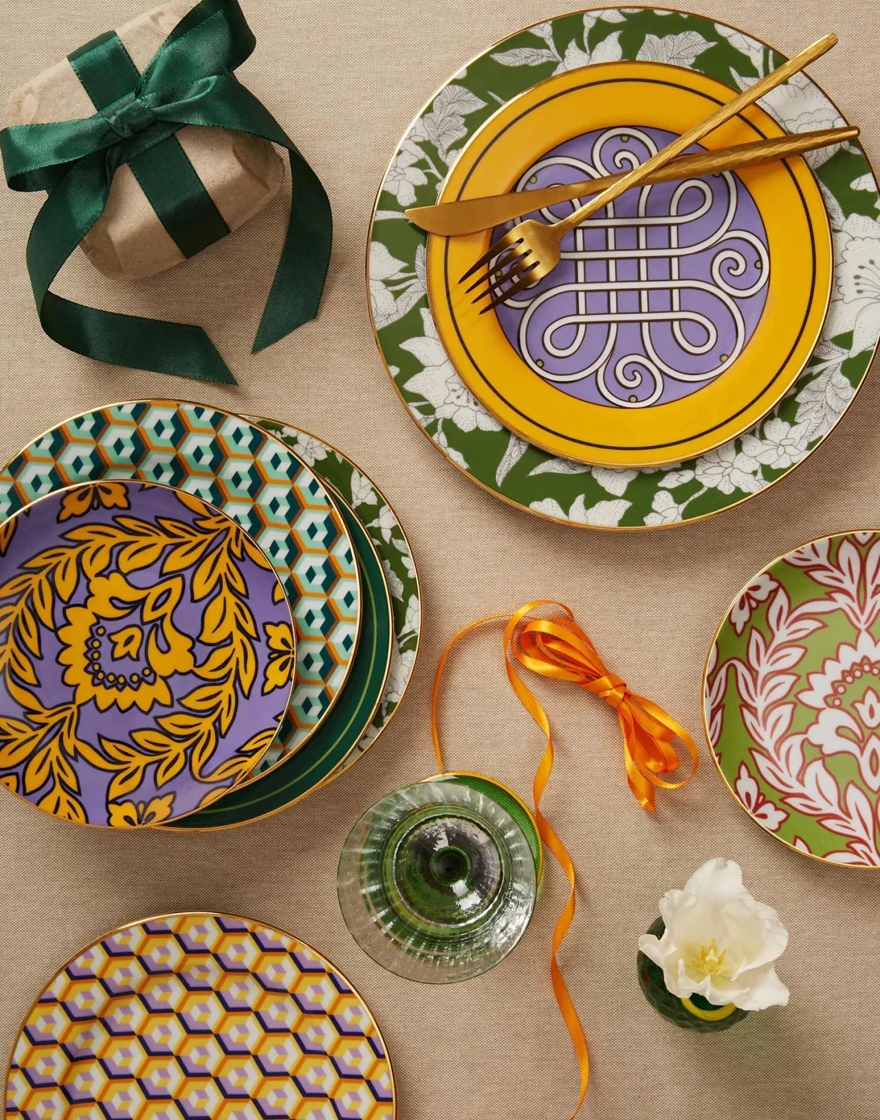 Offerta Speciale: Coppia Piatti Dessert La DoubleJ in Porcellana - Design Cubi Giallo con Decorazioni Artigianali, Collezione Edizione Limitata per Tavola Impeccabile