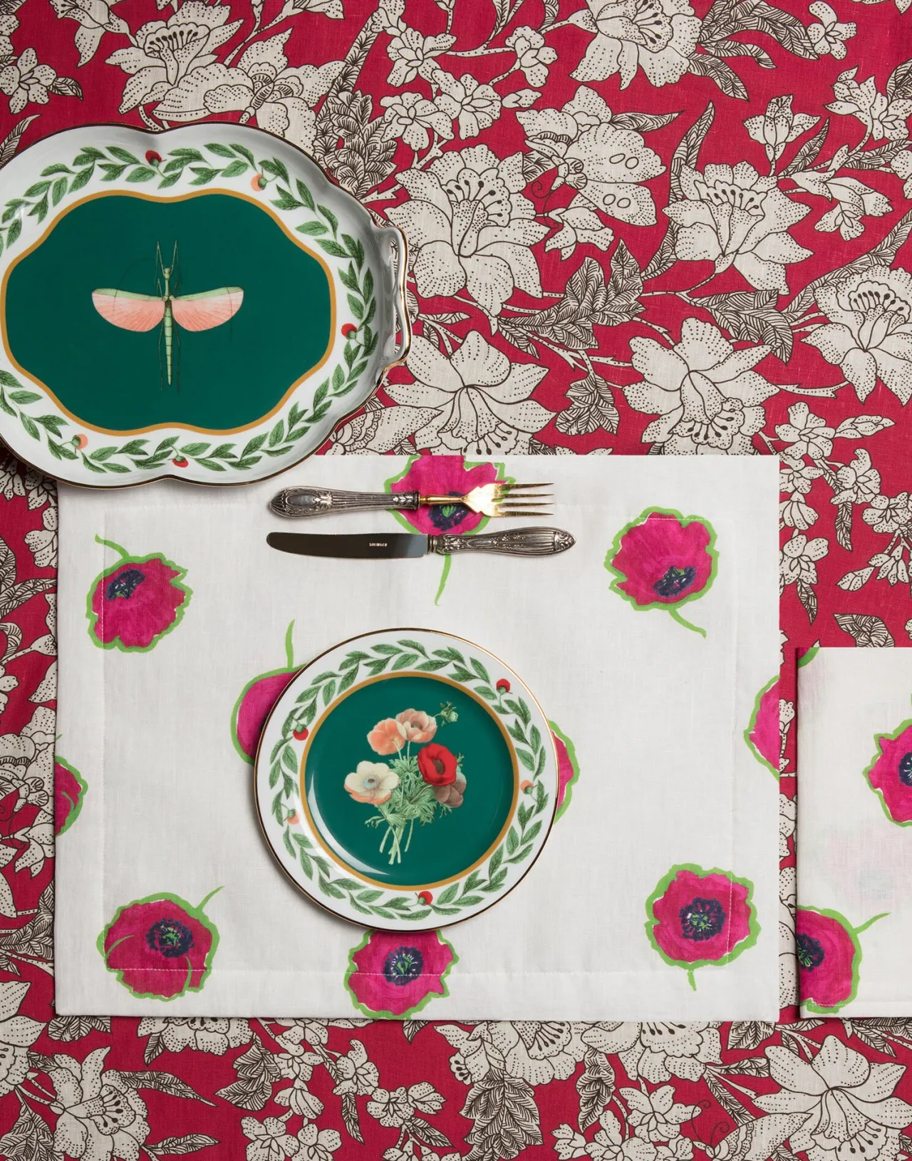 Set Esclusivo La DoubleJ: Coppia di Piattini da Dessert Posie con Decorazioni Botaniche - Ideali per Tavole Impeccabili